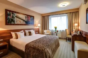 2 hengen huonekortti-